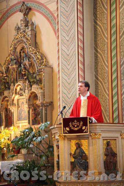 2013.09.14_16.28.00.jpg - Pfarrer Christoph Haider aus Pfaffenhofen hielt die Predigt. Er ist Programmdirektor von Radio Maria Südtirol.