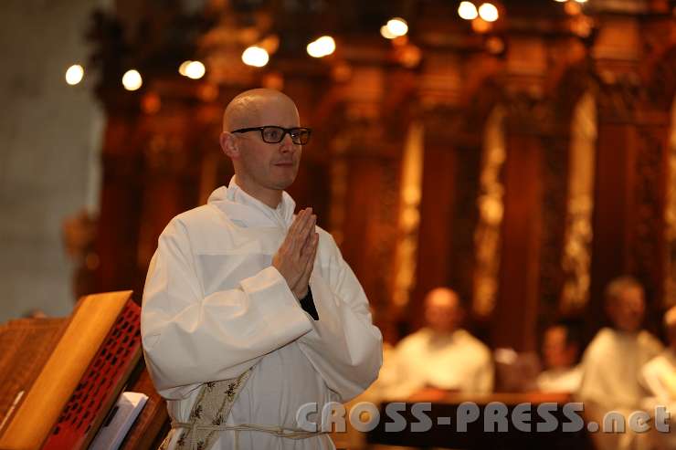 2013.10.06_15.09.21.jpg - Priesterkandidat Pater Kilian wurde vom Bischof aufgerufen und antwortete "Adsum!".