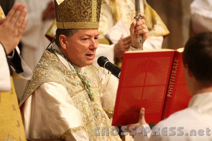 2013.10.06_15.57.56.jpg - Juan Antonio Martinez Camino S.J. wurde 2007 von Papst Benedikt XVI. zum Weihbischof der Erzdiözese Madrid ernannt.