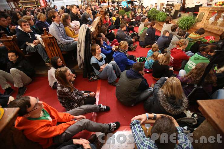2013.11.17_10.49.01.jpg - Zum Christkönig-Festival sind heuer an die 700 Jugendliche nach Linz gekommen.
