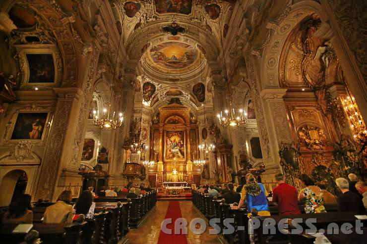 2014.05.23_23.25.29_c.jpg - Eine späte Vesper (23h) - gebetet gemeinsam von Dominikanern und Besuchern bei der "Langen Nacht der Kirchen".