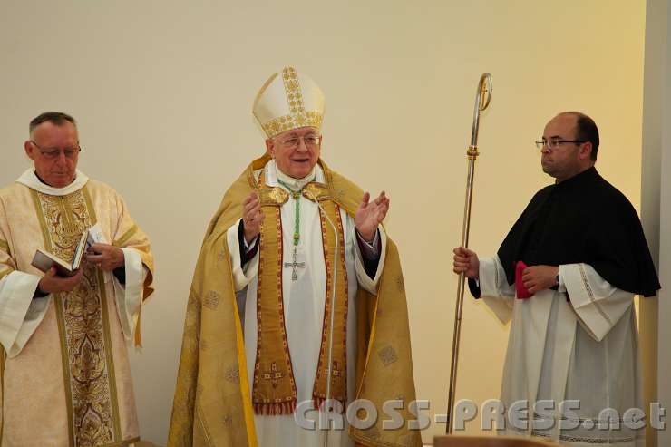 2014.06.25_17.37.57.jpg - Nuntius Zurbriggen mit Zeremoniär Dr. Tripp und Diakon Hold.