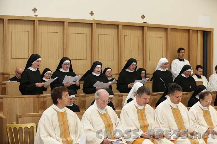 2014.06.26_09.59.29.jpg - Priester und Schwestern