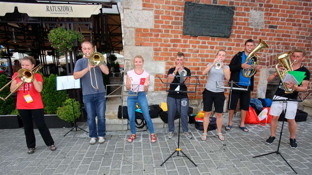 WeltJugendTag Krakau 2016 Eine Pilger-Band spielt am Marktplatz. :)