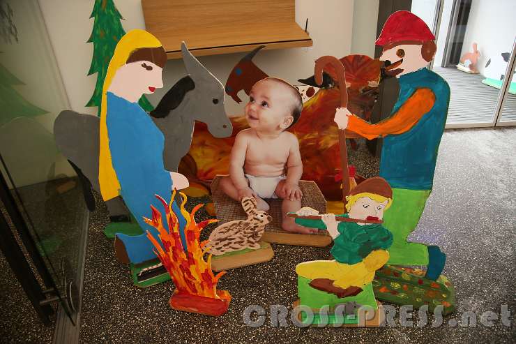 2017.01.07_13.43.17.JPG - Foto von Baby als Christkind in der Krippe.