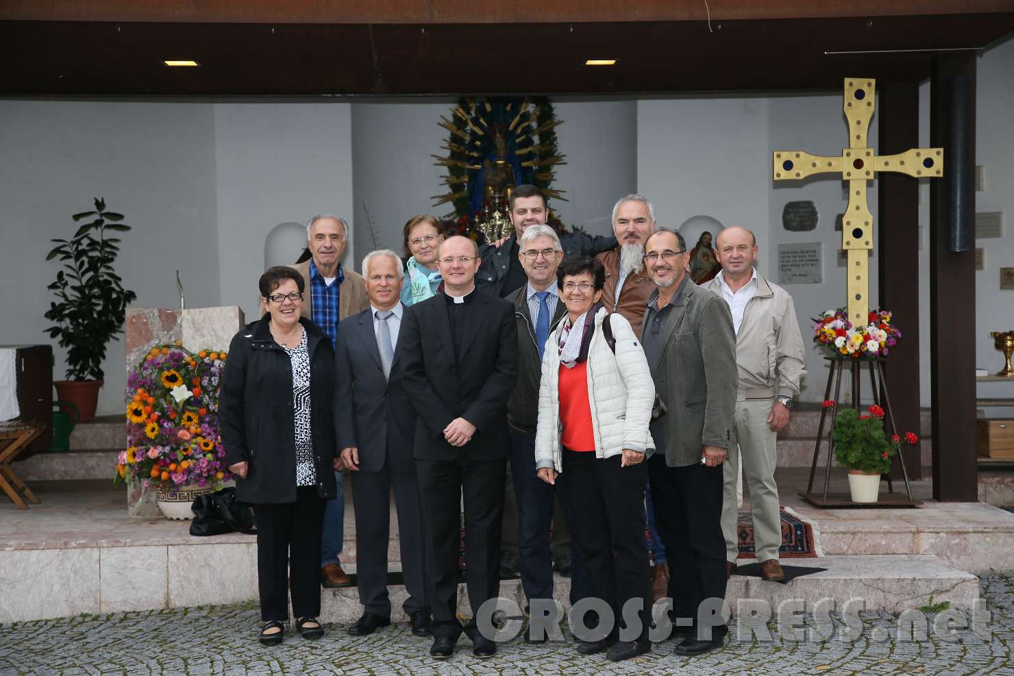 2017.09.30_17.30.15.jpg - Kroaten der kroatischen Pfarre in Innsbruck mit Pfarrer Mario Oršolić.