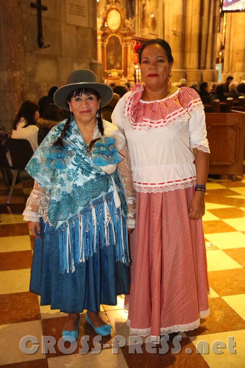 2017.10.22_10.12.37.jpg - Frauen aus Bolivien (links) und Brasilien.