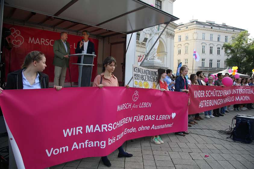 Marsch für's Leben Johannes Reinprecht, Direktor des Instituts für Ehe und Familie in Wien, wies darauf hin, dass 90% der Kinder, bei denen vor der Geburt Verdacht auf...