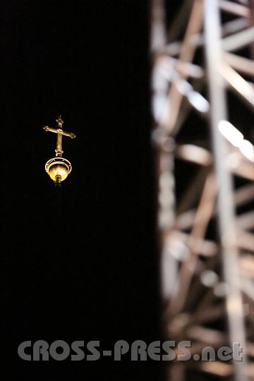 2013.07.03_23.00.19.jpg - Auch die Haager Stadtpfarrkirche hatte (in Eigenregie) eine Rolle übernommen und spielte ihren Glockenschlag just in dem Moment, als Jägerstätter gefasst zu seiner Hinrichtung schreitet.