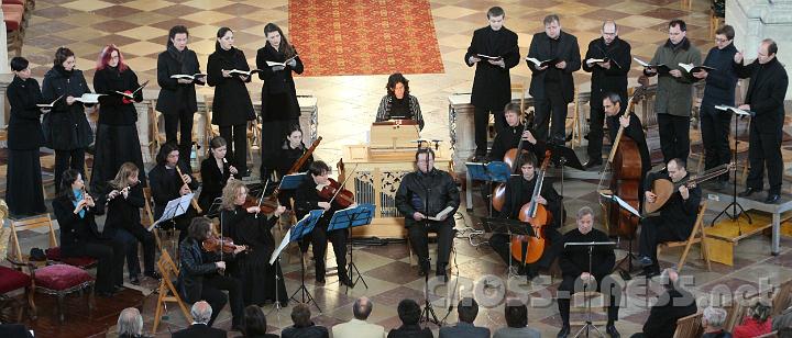 2011.04.10_17.18.59_c.jpg - Das "Pandolfis Consort Wien" und der "Wiener Solisten Chor" bei der Aufführung der "Johannespassion pur" in der Sonntagberger Basilika.