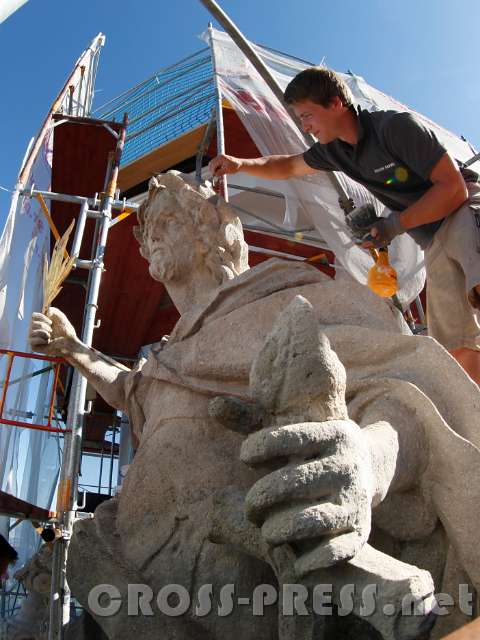 2016.08.08_09.23.33.JPG - Statue des hl. Petrus wird restauriert.