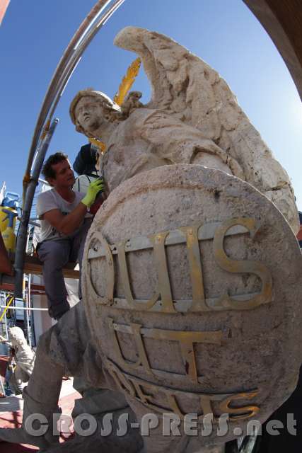 2016.08.08_09.28.02.JPG - Statue des Erzengels Michael wird restauriert.