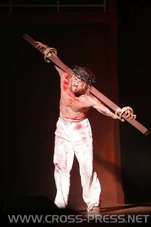 05.07.20_107 Jesus trgt das Kreuz.
