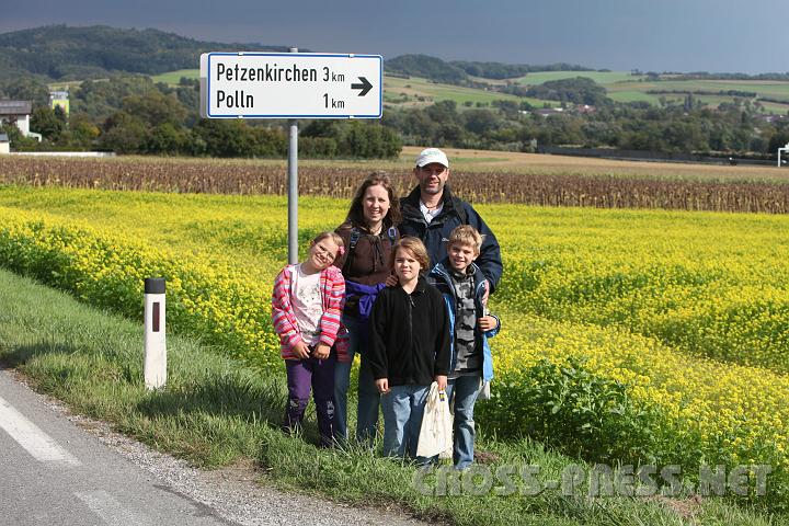 2010.09.19_14.21.45.jpg - Viele Familien kamen auch von weiter her, so wie diese aus Wiener Neudorf.