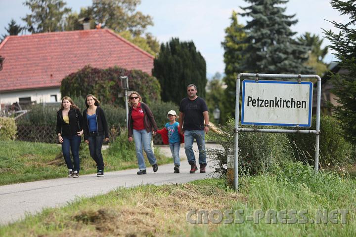 2010.09.19_16.19.33.jpg - Am Unterlauf der Groen Erlauf inmitten von Feldern und bewaldetem Hgelland liegt der Ort Petzenkirchen.