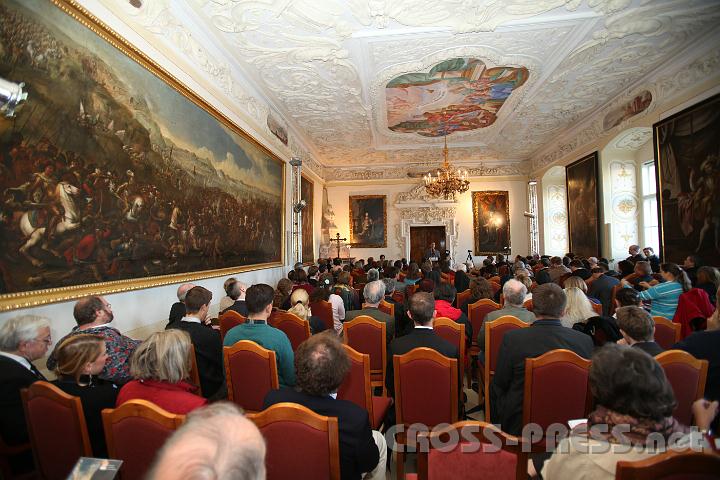 2011.10.15_09.20.24.jpg - Grosses Interesse am Thema "Zölibat & Beziehung": Der Festsaal war fast zu klein für die zahlreichen Besucher.