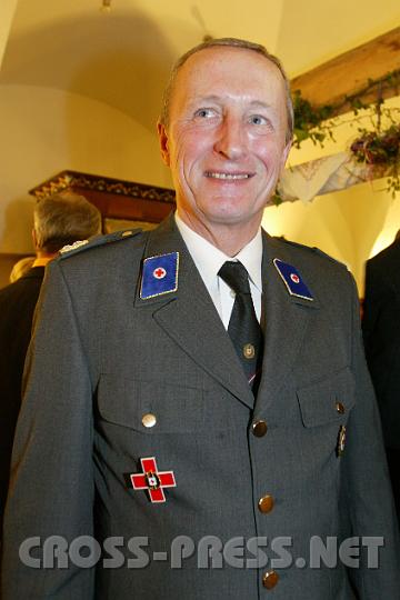 2009.01.10_21.29.22.JPG - Bezirkshauptmann Dr. Hans-Heinz Lenze ist langjhriges Vorstandsmitglied des RK-Landesverbands und darf sich "Oberrettungsrat" nennen.