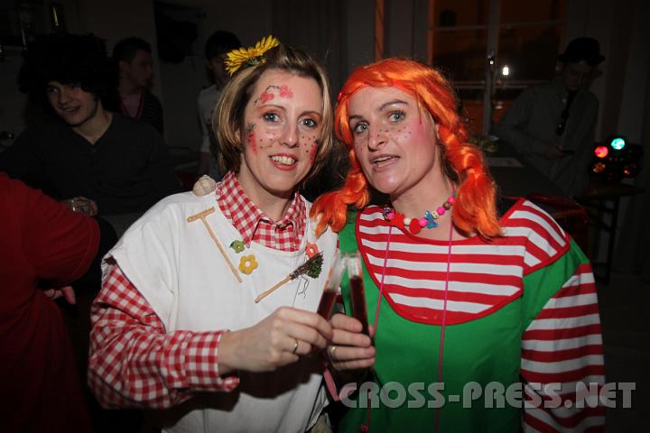 2009.02.21_20.36.48.jpg - "Blumenmdl" Margit Artner und "Pippi Langstrumpf" Betina Starzer.