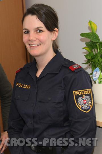 2010.03.12_15.29.57.jpg - Das ist "unsere" Politesse Veronika, sagen die St.Peterer stolz. :) Sie besucht derzeit die Polizeischule und freut sich schon sehr auf ihren Beruf.