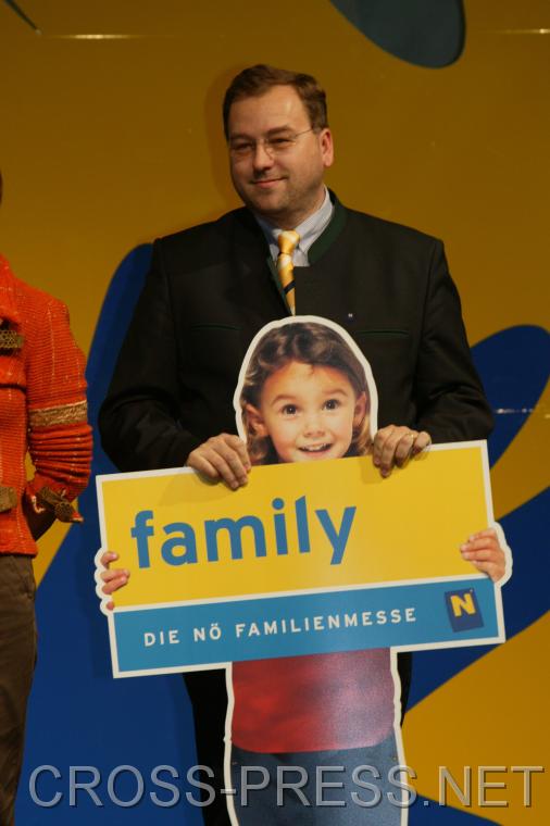 06.11.05_083 Leiter des Familienreferates Dr. Peter Pitzinger, Initiator und Organisator der Familienmessen.