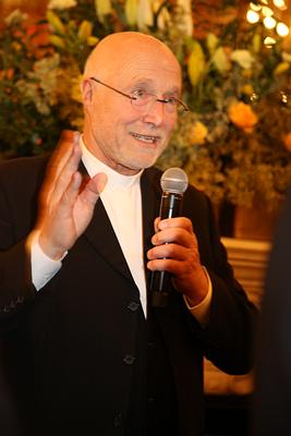 2019.01.12_20.44.03 P.Leo Maasburg segnet das Mahl.
