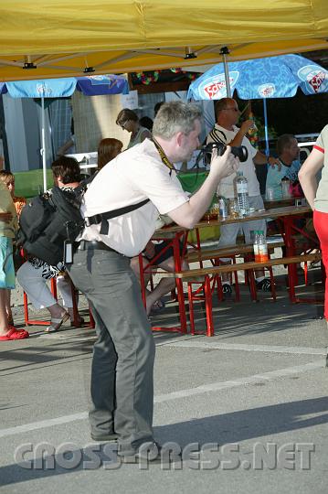 2008.06.21_18.26.08.JPG - "Rundschau" Chefredakteur wieder einmal als Sportfotograf.  :)