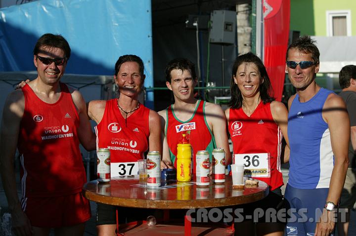 2008.06.21_18.55.30.JPG - Stammgste bei St.Peterer Meile: Team der Waidhofner Sport Union.