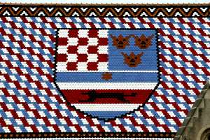 2006.08.21_13.15.12_01 Bunte Dachziegel am Dach der St.Markuskirche in Zagreb stellen das kroatische Wappen dar.