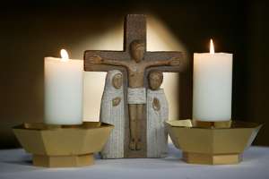 2009.02.03_14.37.40 Altarkreuz mit Maria und Johannes unter dem Kreuz